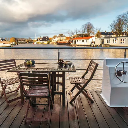 Cozzy Houseboat Near Giethoorn Apartment Zwartsluis Exterior photo