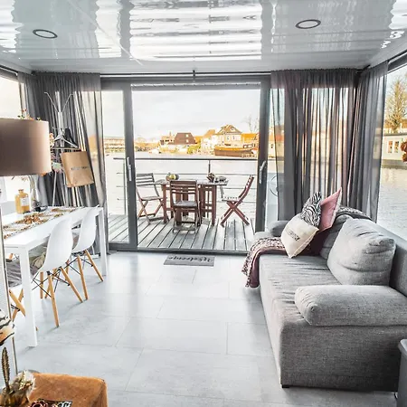 Cozzy Houseboat Near Giethoorn Apartment Zwartsluis Exterior photo